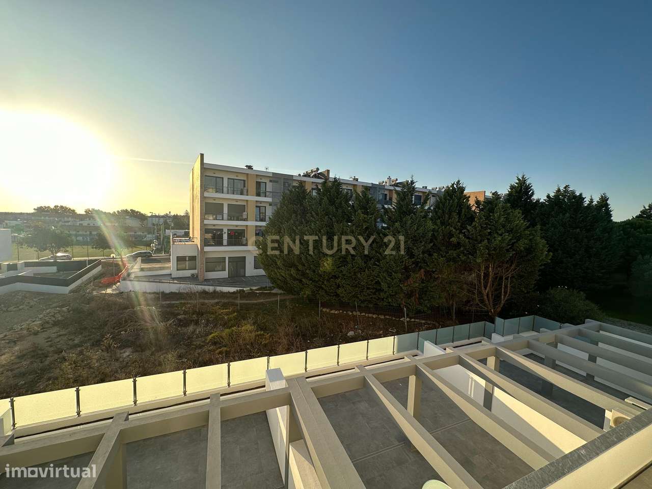 T3 Tires - 3 parqueamentos e arrecadação - Grande imagem: 5/33