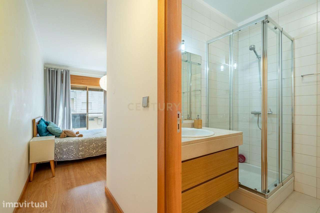 Excelente Apartamento T2 com elevador e garagem-18