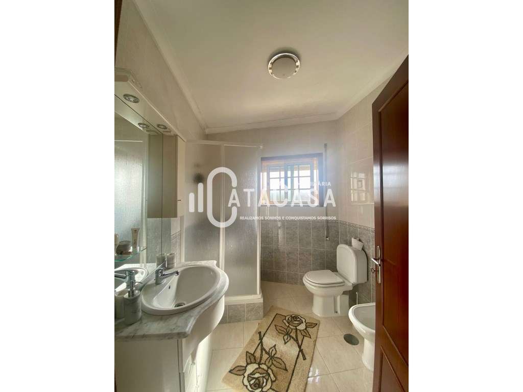 Moradia Geminada T4 para venda na freguesia de Aguada de Cima-16