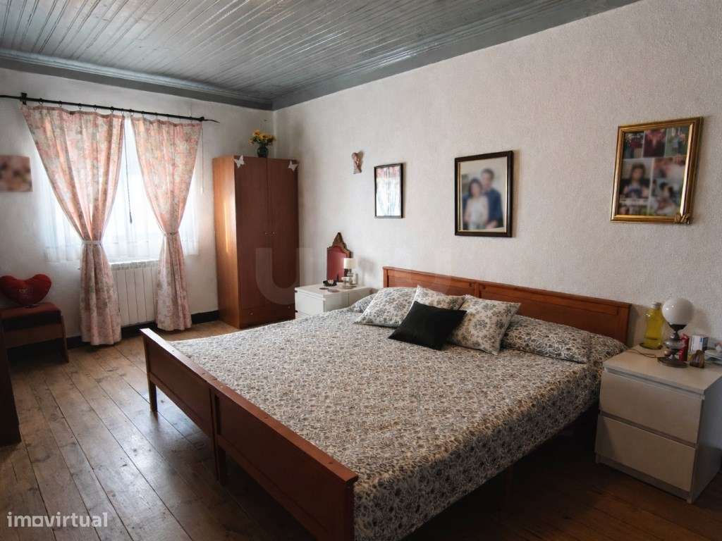 À primeira vista é uma casa como tantas outras. Na prática, é muito...-10