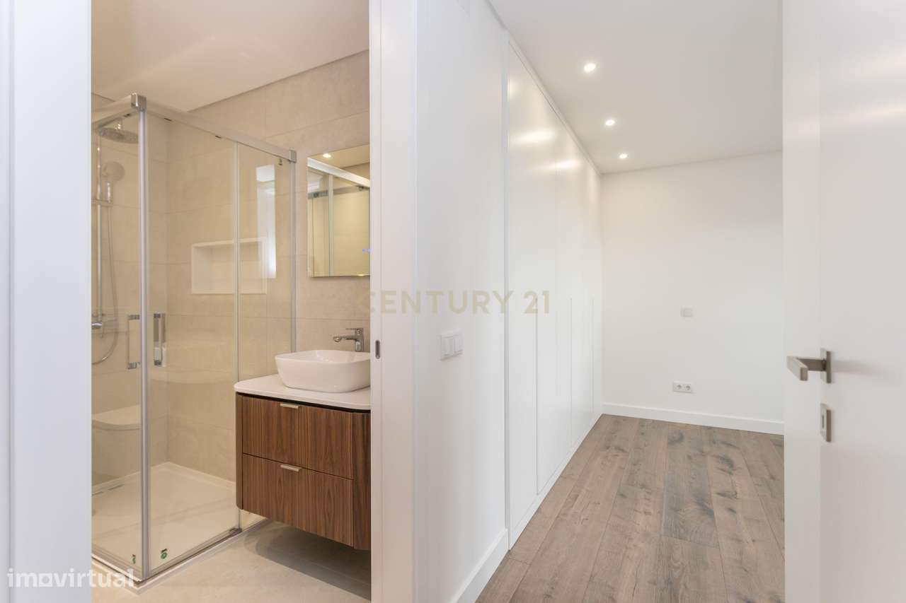 Dois Apartamentos Modernos (T3 + T2) na Qta. do Desembargador – Feijó-24