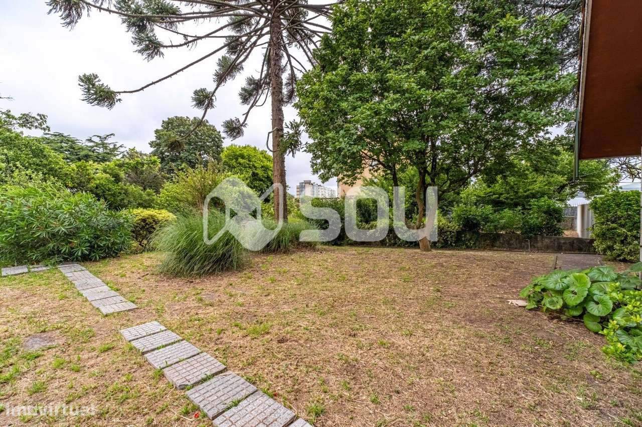 Casa Senhorial T7 num Lote de 3.320m² em Leça do Balio com-42