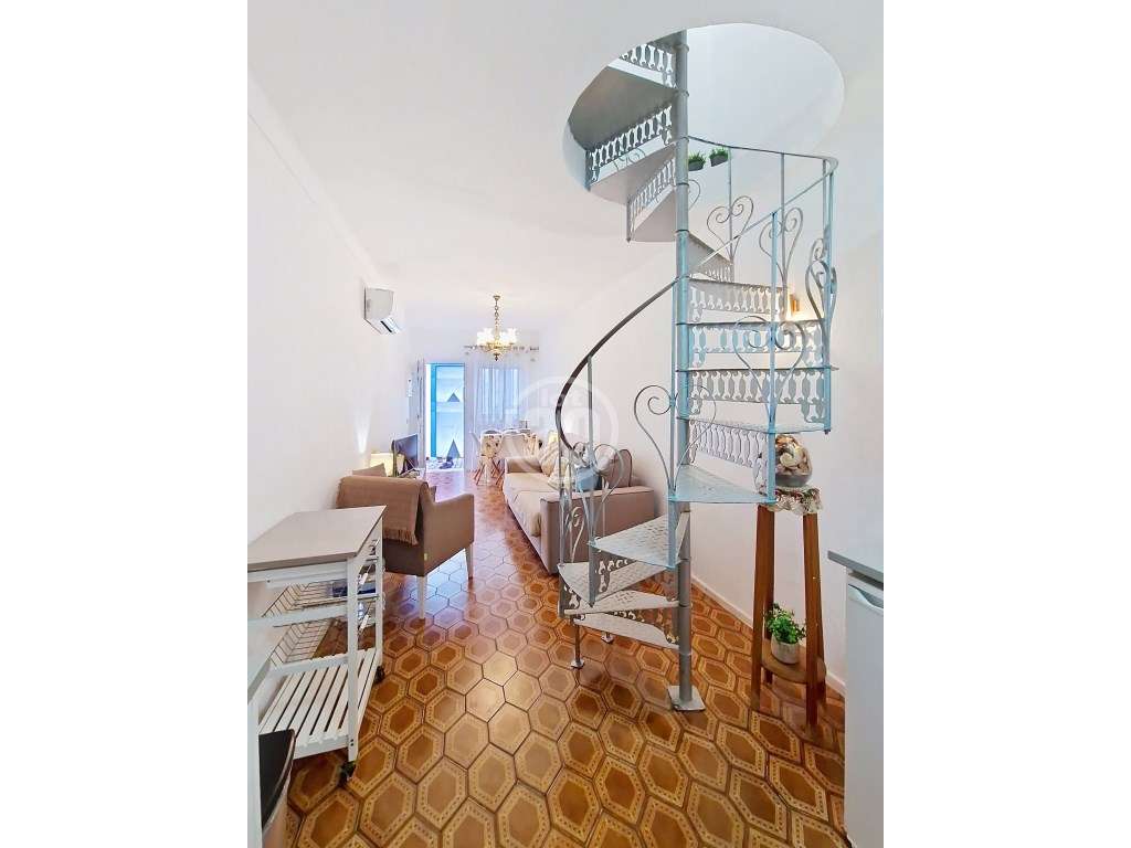 Casa histórica renovada e com fantástica vista mar na zona mais ant...-7