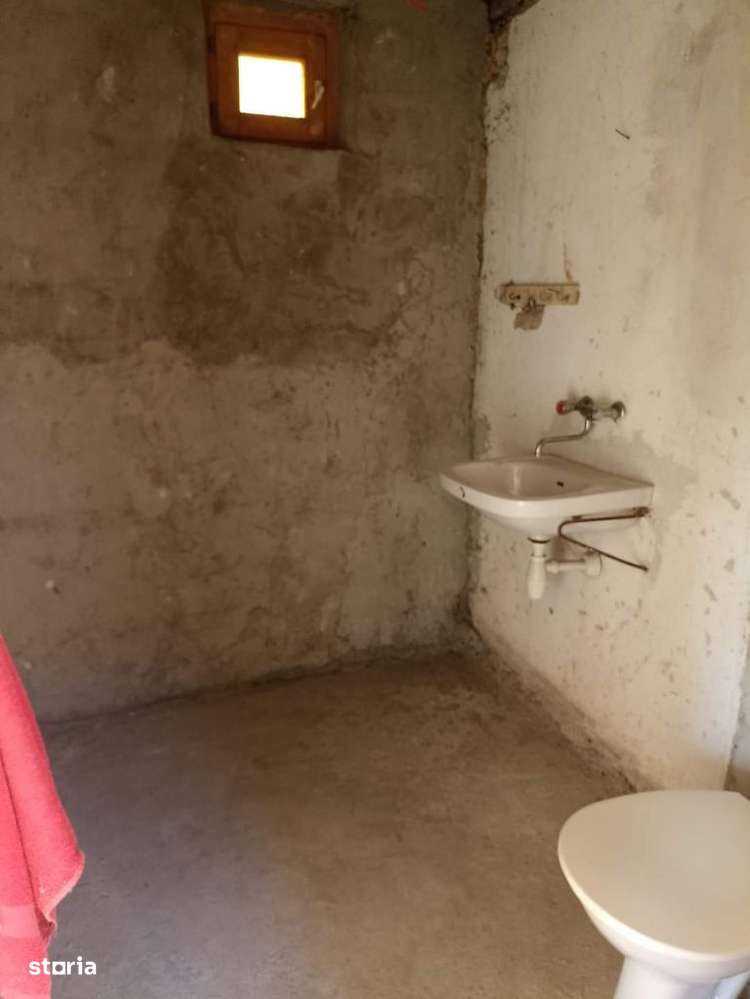 De vânzare casā particularā în rosu - Imagine principală: 5/14