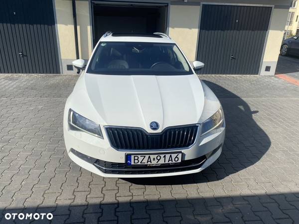 Skoda Superb 2.0 TDI 4x4 DSG Style - 8