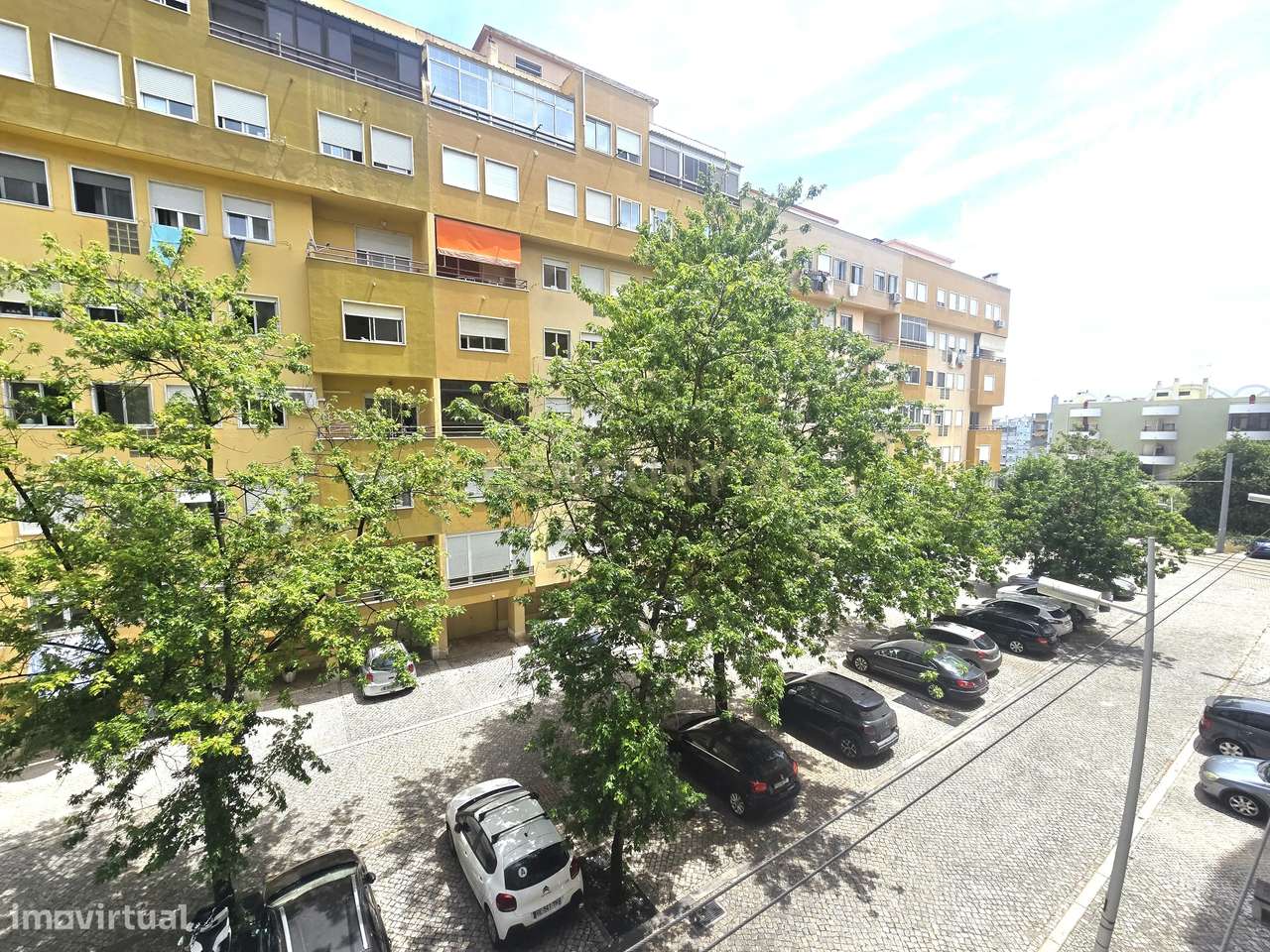 Apartamento T1 na Ramalha em Almada com Varandas e Elevador-26