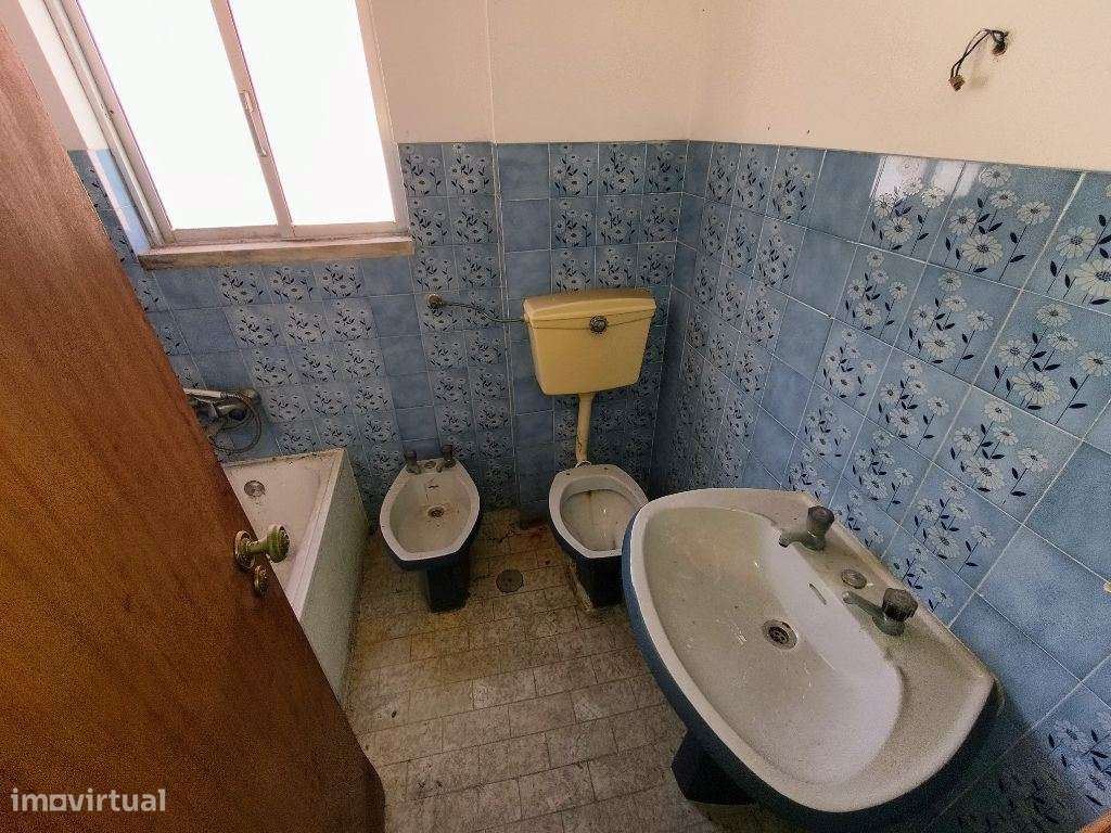 Apartamento T1 na Baixa da Banheira com grande potencial de valoriz...-14