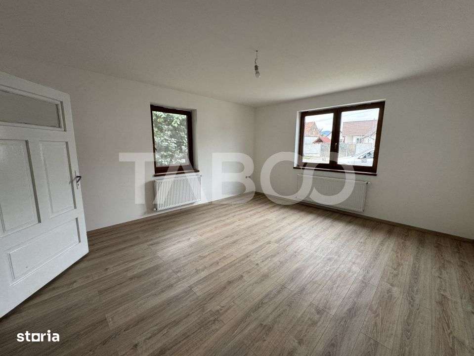 Casa individuala renovata de vanzare teren de 1397 mp Cristian Sibiu - Imagine principală: 2/8