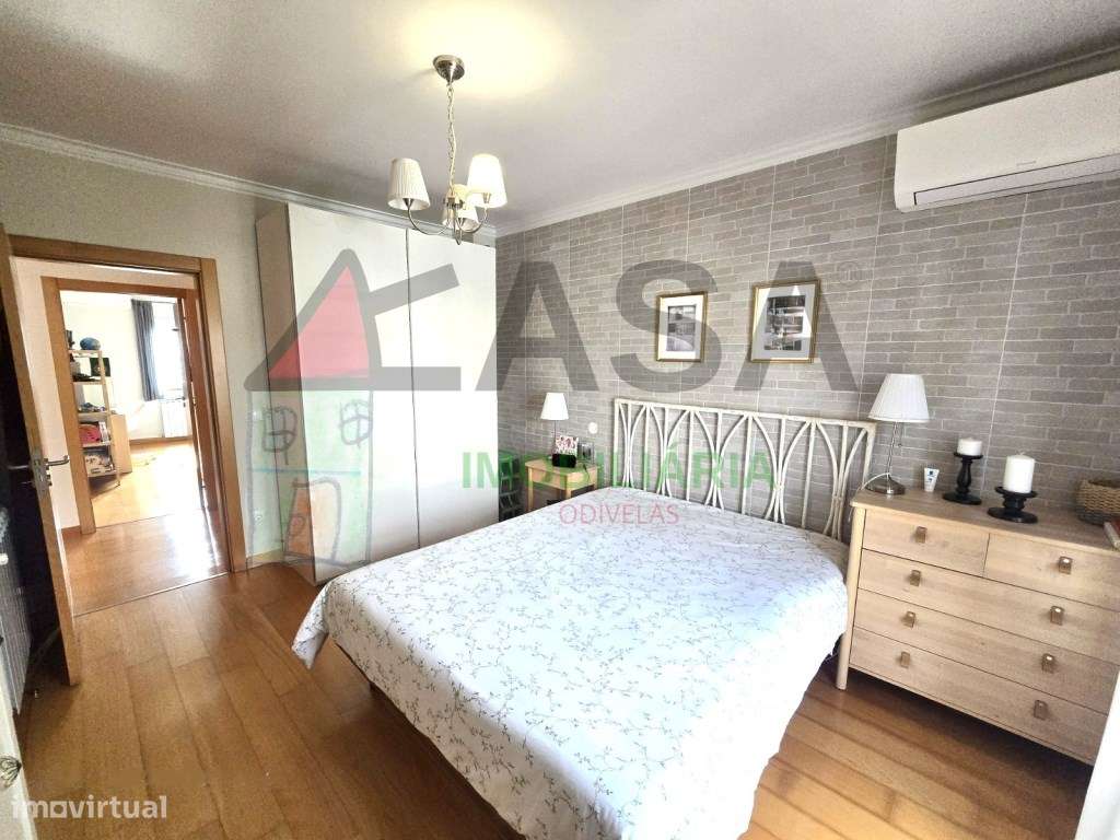 Moradia T4 com Terraço e Vista Desafogada em Loures-33