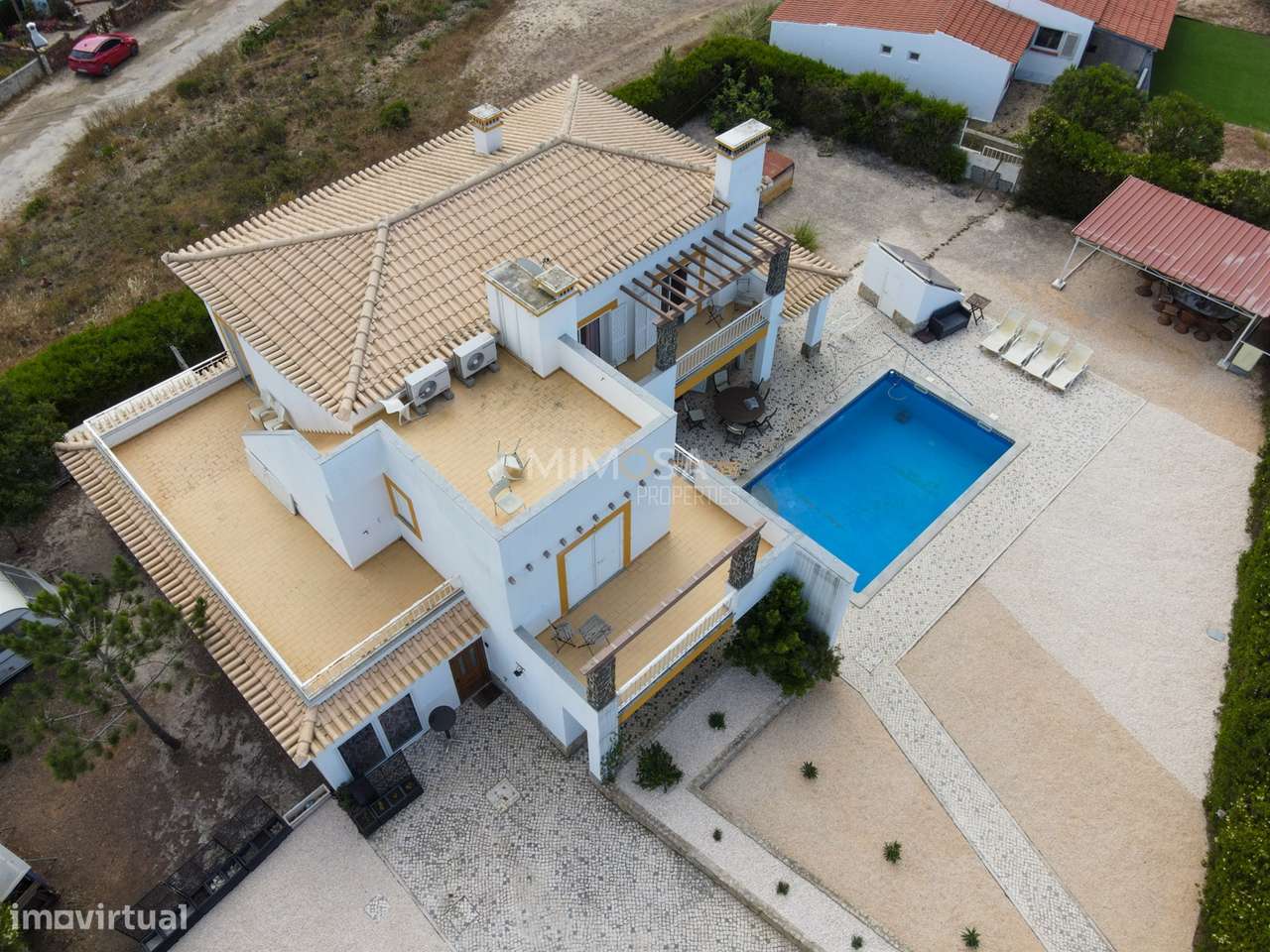 Bonita moradia T4 com piscina e vista mar perto de Vale da Telha - Grande imagem: 4/13