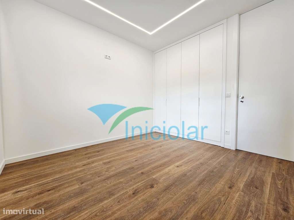 Apartamento T2 Totalmente Remodelado no Centro Histórico de Penafiel-14