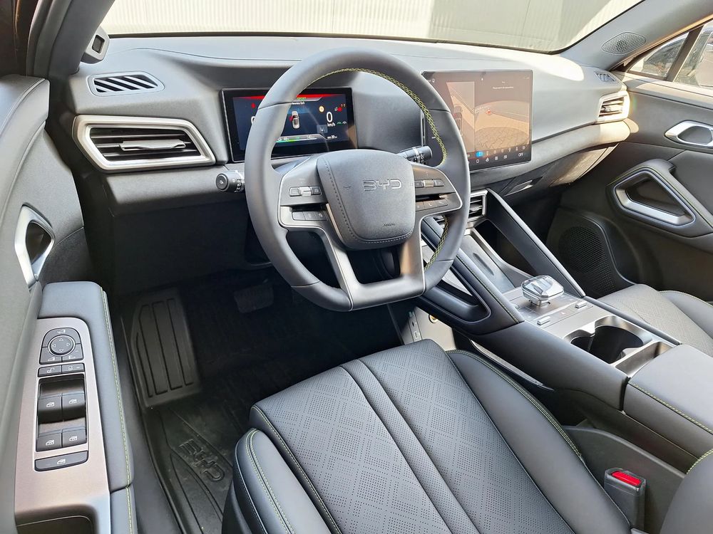 Zasięg 312 km / Kamera 360 / ekran 12,8 '' / CarPlay i Android Auto