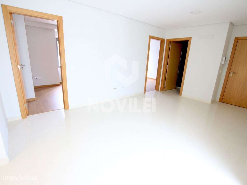 T2 no centro de Leiria junto à Fábrica de papel e Museu. - Grande imagem: 4/11