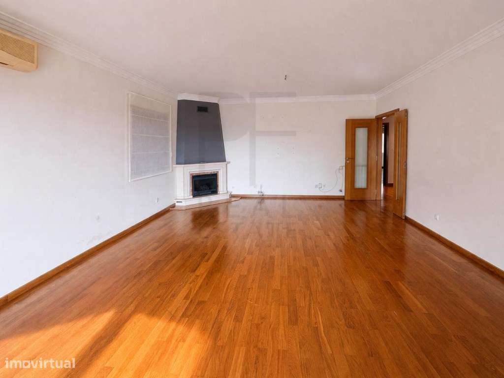 Excelente T3 com suíte, 3 varandas e garagem box em Cascais-12