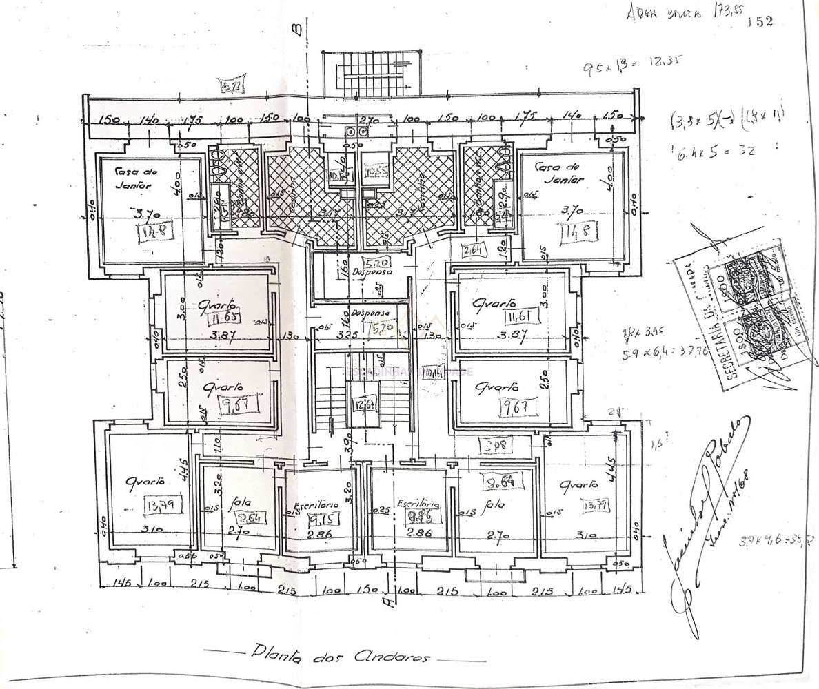 Elegância na Lapa: T2+2 com Alma e Vista Desafogada-31