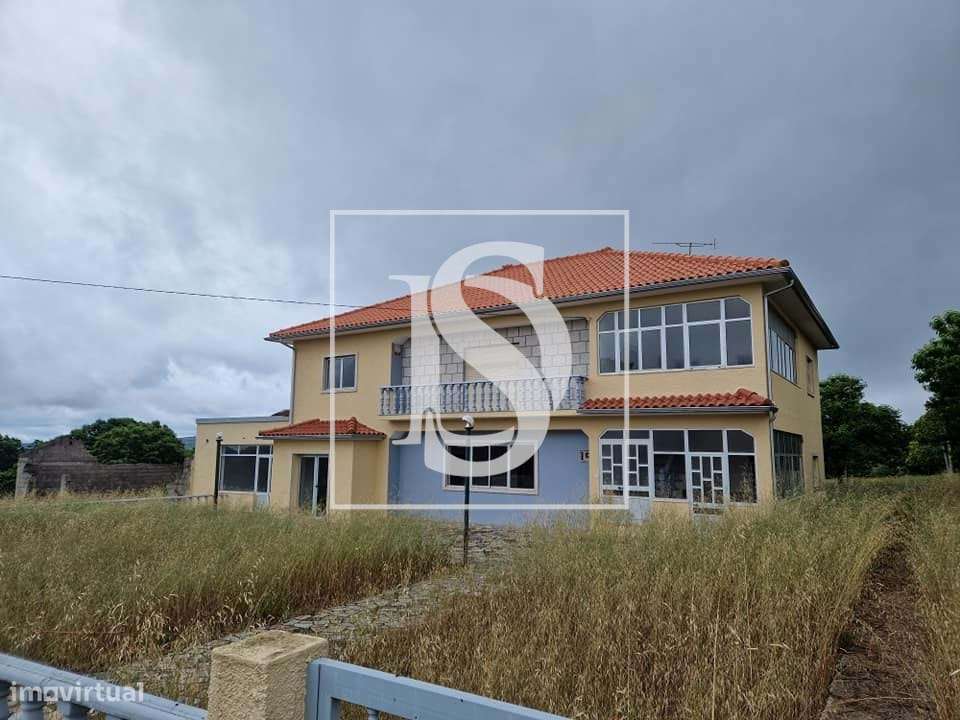 Venda de Moradia T4 independente em S. João da Corveira, Valpaços - Grande imagem: 4/31