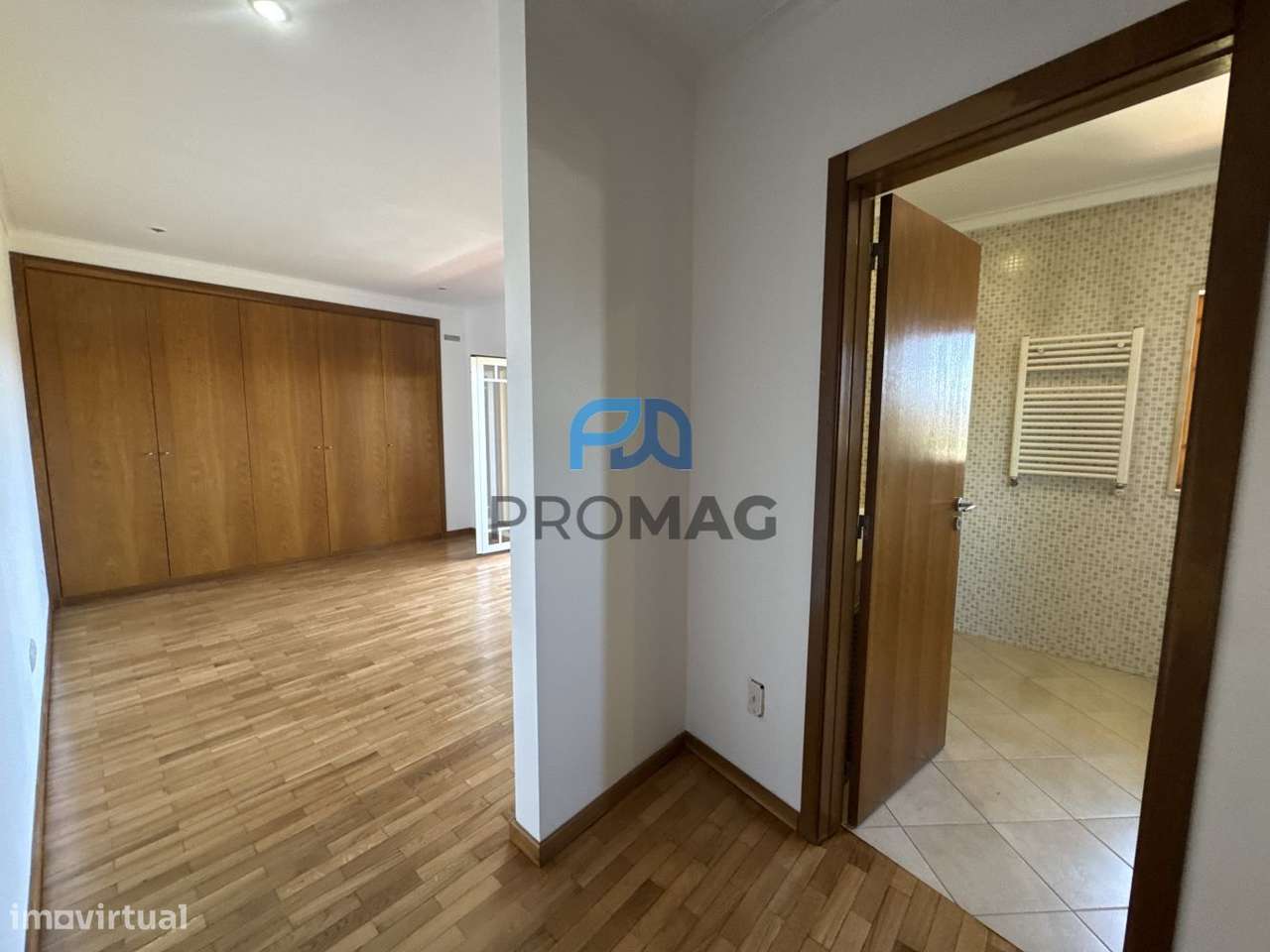 Espaço, luz e conforto em MORADIA T5 - AMARANTE-33