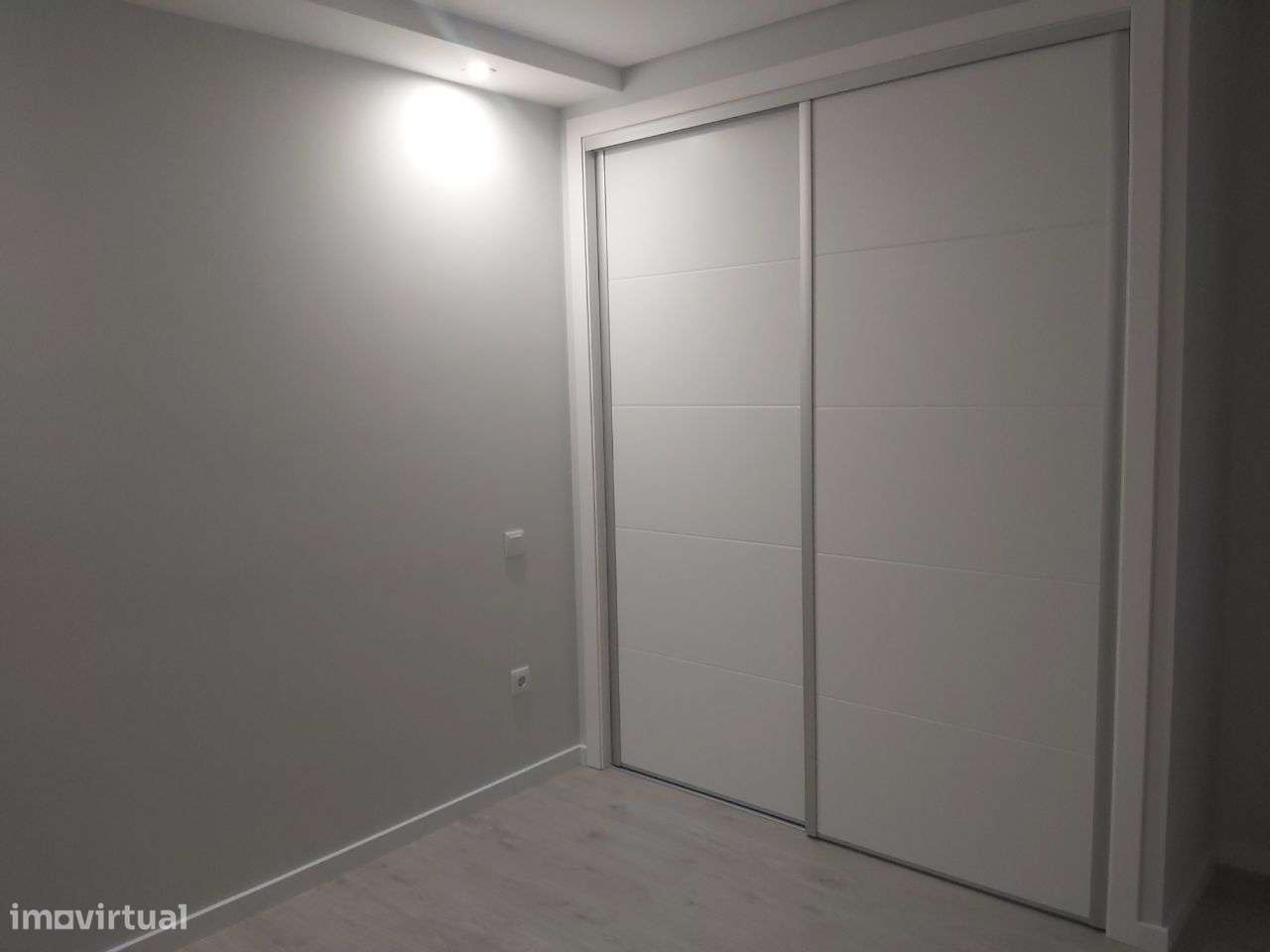 Moradia Isolada Térrea com 4 Ass. Piscina-8