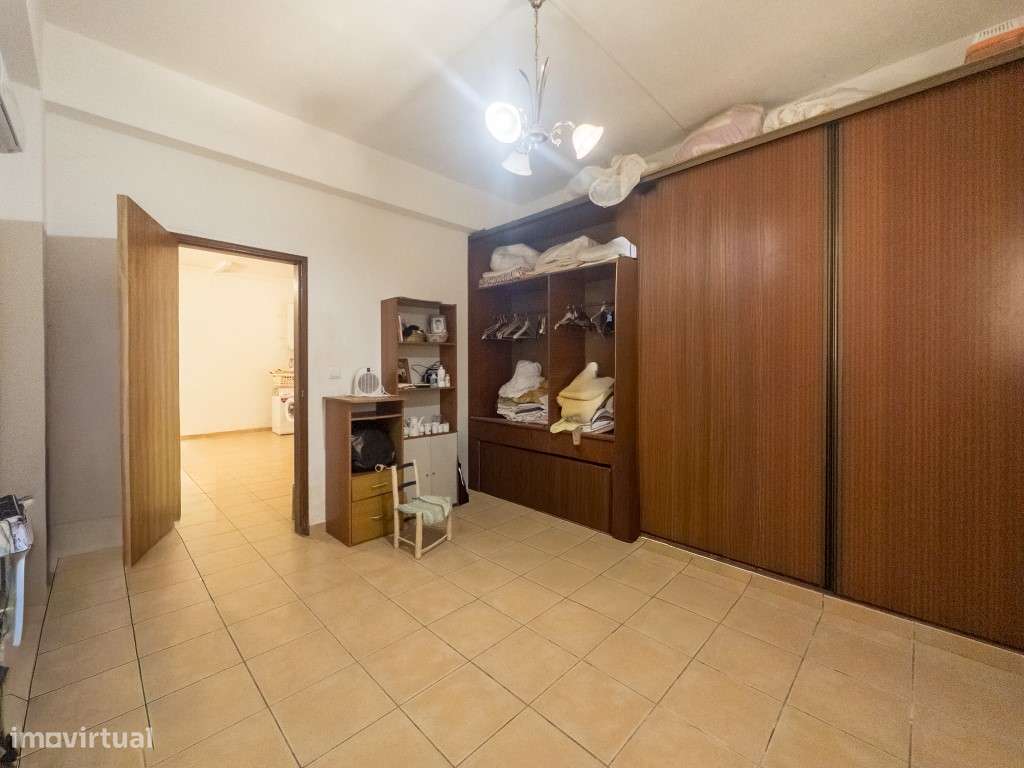 Terreno Industrial de 7.800 m² com Moradia, Garagem e Armazéns - Op... - Grande imagem: 4/17