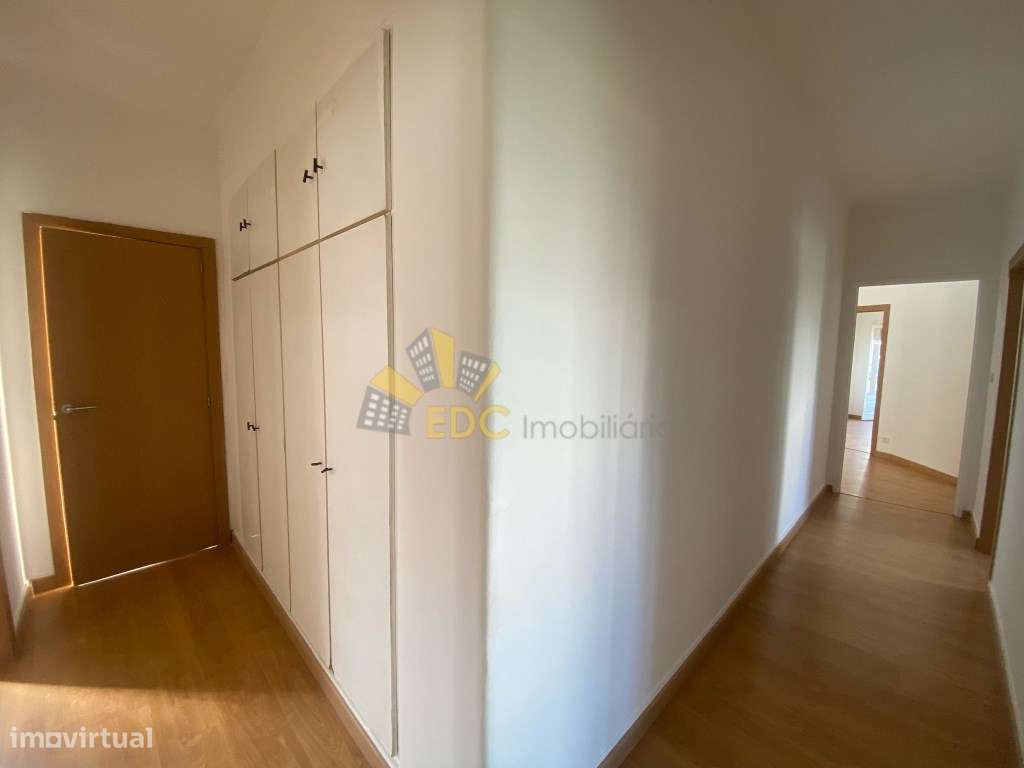 Apartamento T4 com Grande Potencial e Ótima Localização | Localizad...-16