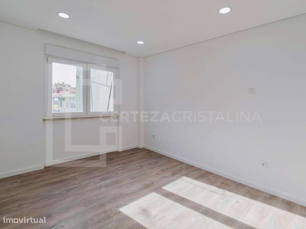 T3 Totalmente Renovado | 3.º Andar | Varanda | Rua S. Joaquim - Set...-17