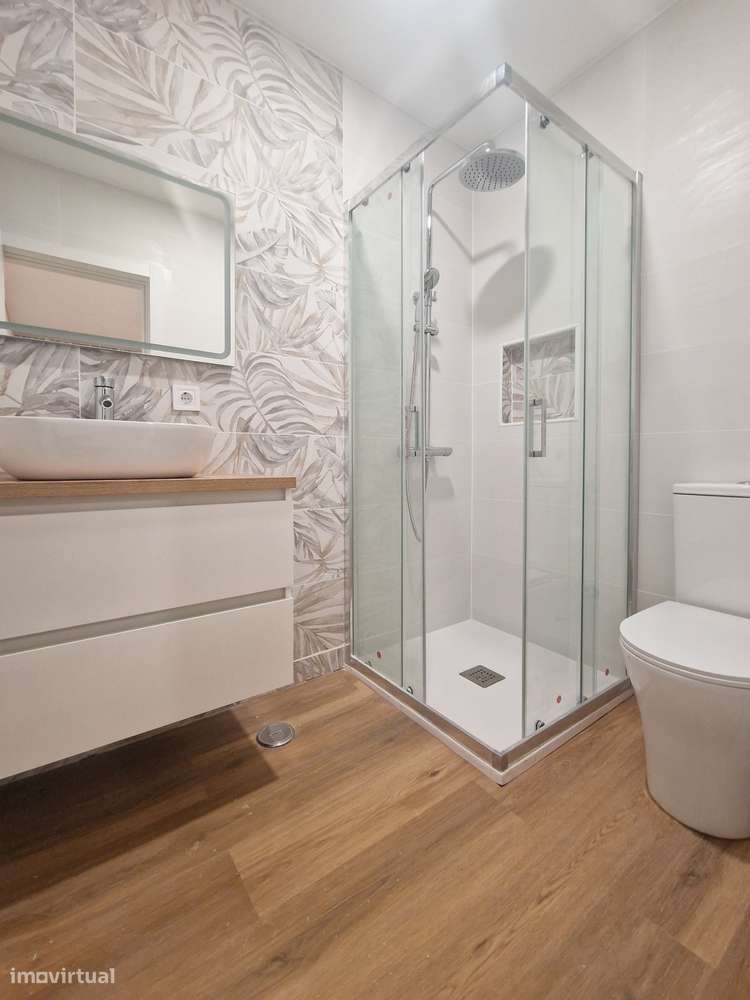 Moradia 4 ass. totalmente remodelada - possibilidade de quarto no r/c-14