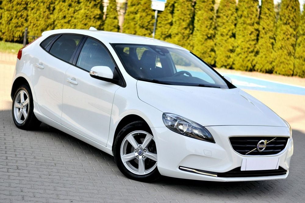 Volvo V40 II (2012-) D2 Momentum 2013