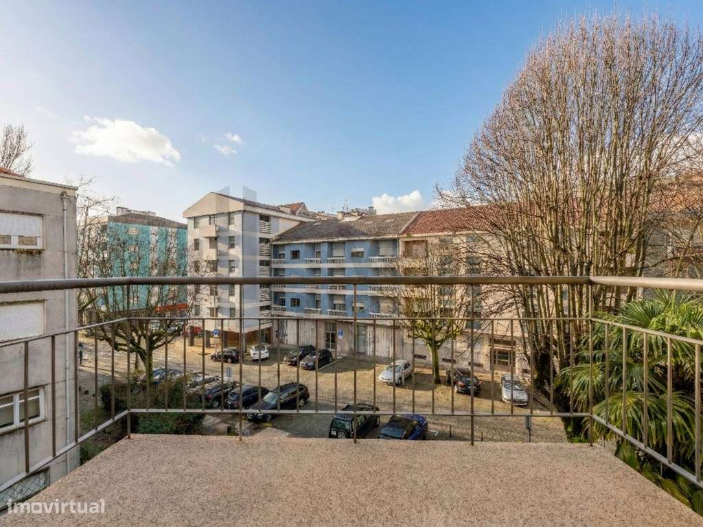 Vende-se T6+1 Braga À Av. Liberdade-39