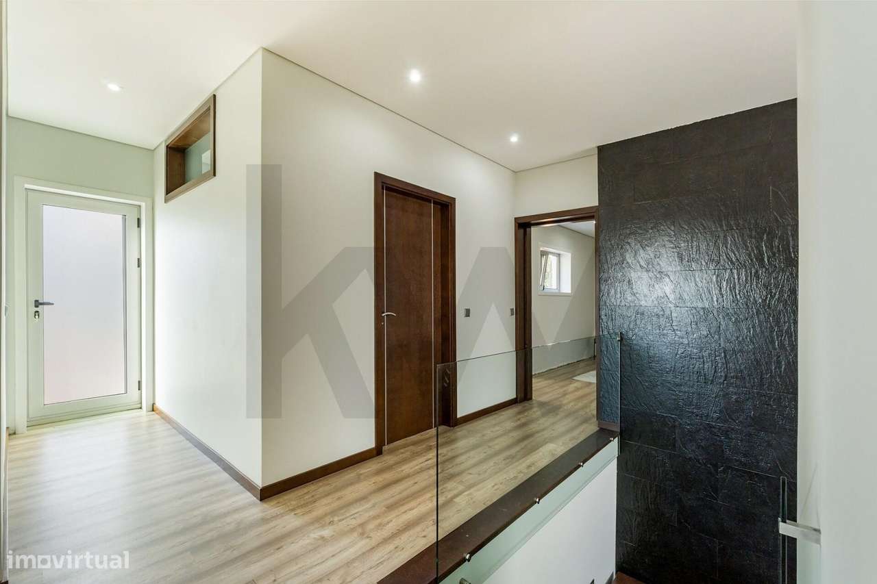 Espaço, Luz e Privacidade | Moradia T3 com 903 m2 de Terreno e Suite e-12