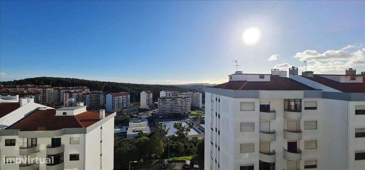 Apartamento T2 com Boa Exposição Solar em Rio de Mouro-15