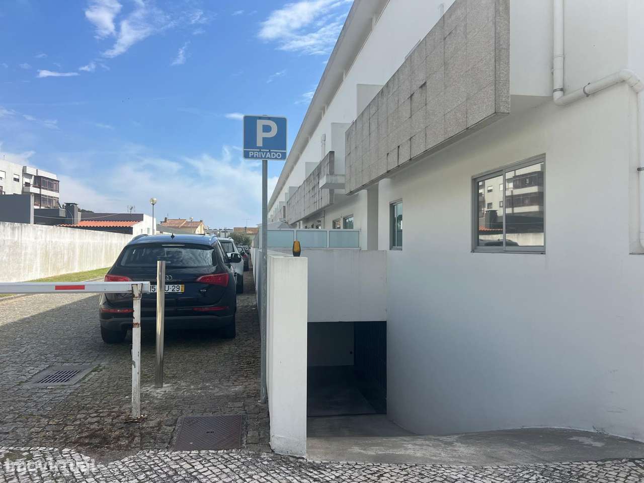 T2 completamente renovado com terraço, garagem e parque privativo-22