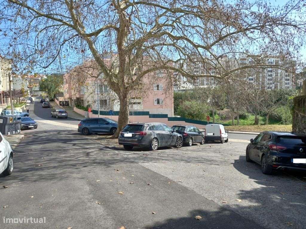 Prédio - Edifício de moradia T4, mais 3 Div. Susc. Utilz. Independente-14