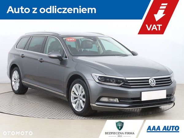 Volkswagen Passat - 1