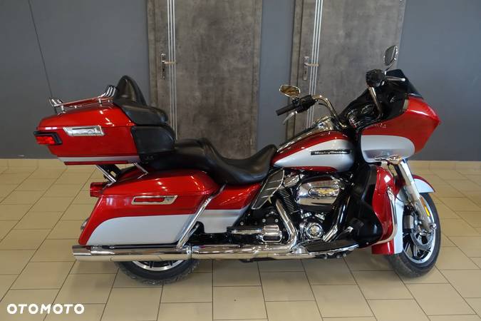 Harley-Davidson Touring Road Glide - 2