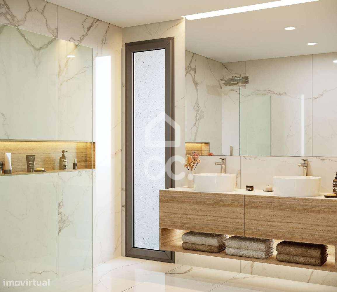 Moradia T4 nova, com jardim e terraço, em condomínio privativo com pis-42