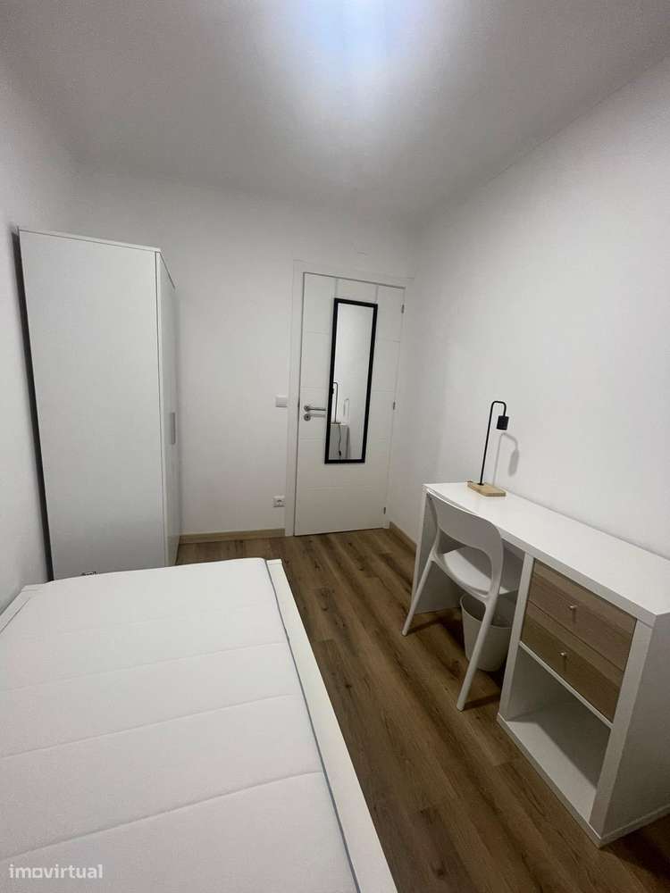 Quarto para menina integrado numa moradia espaçosa - Grande imagem: 4/6