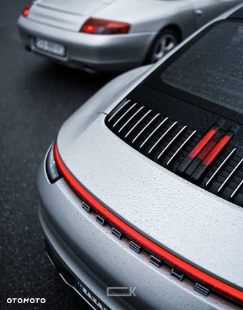 Porsche 911 Carrera 4S - 28