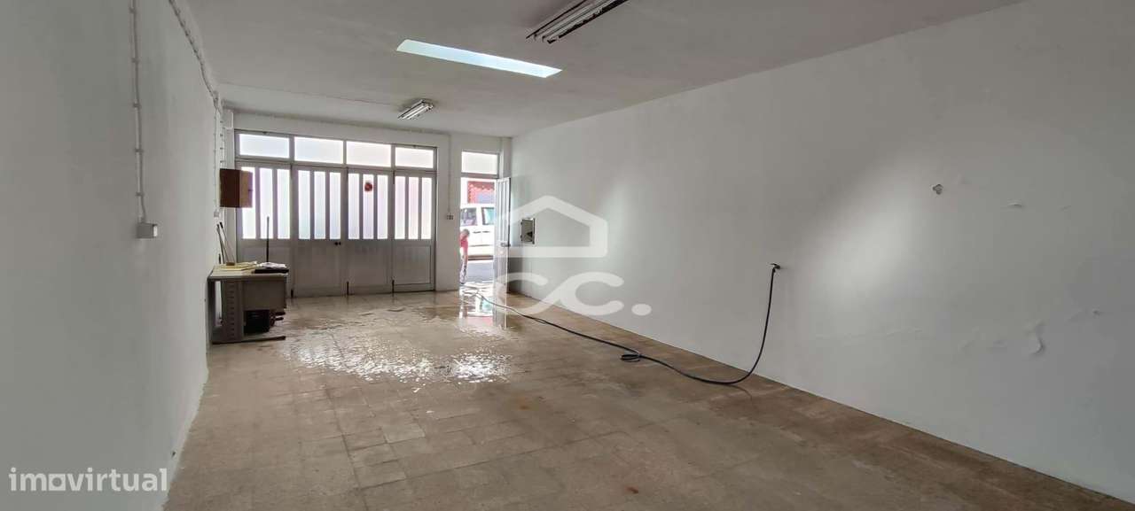 Garagem com 68m2 em Baixa da Banheira, Moita-10