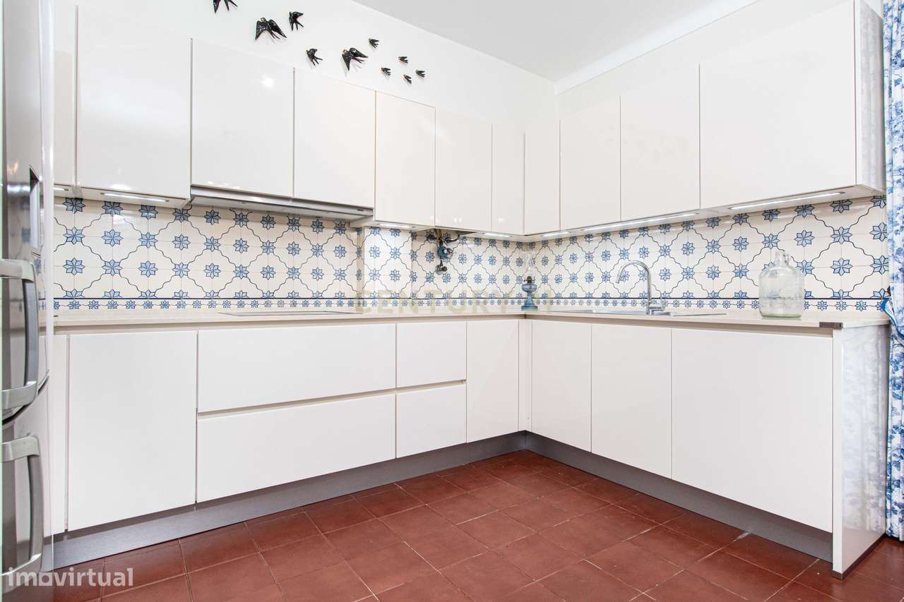 T4 +1 com jardim, piscina e garagem-9