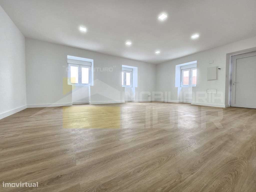 Moradia T4 com espaço exterior em Poços- Freiria - Grande imagem: 5/48