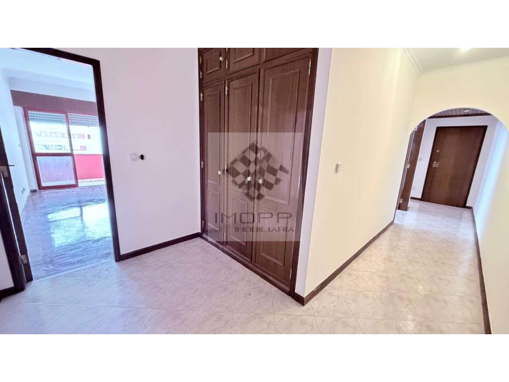 Fabuloso apartamento T2 na Cavaleira com parqueamento-13
