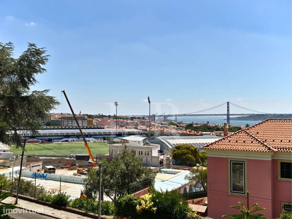 Moradia T6 com jardim, piscina e vista rio no Restelo, Lisboa-26