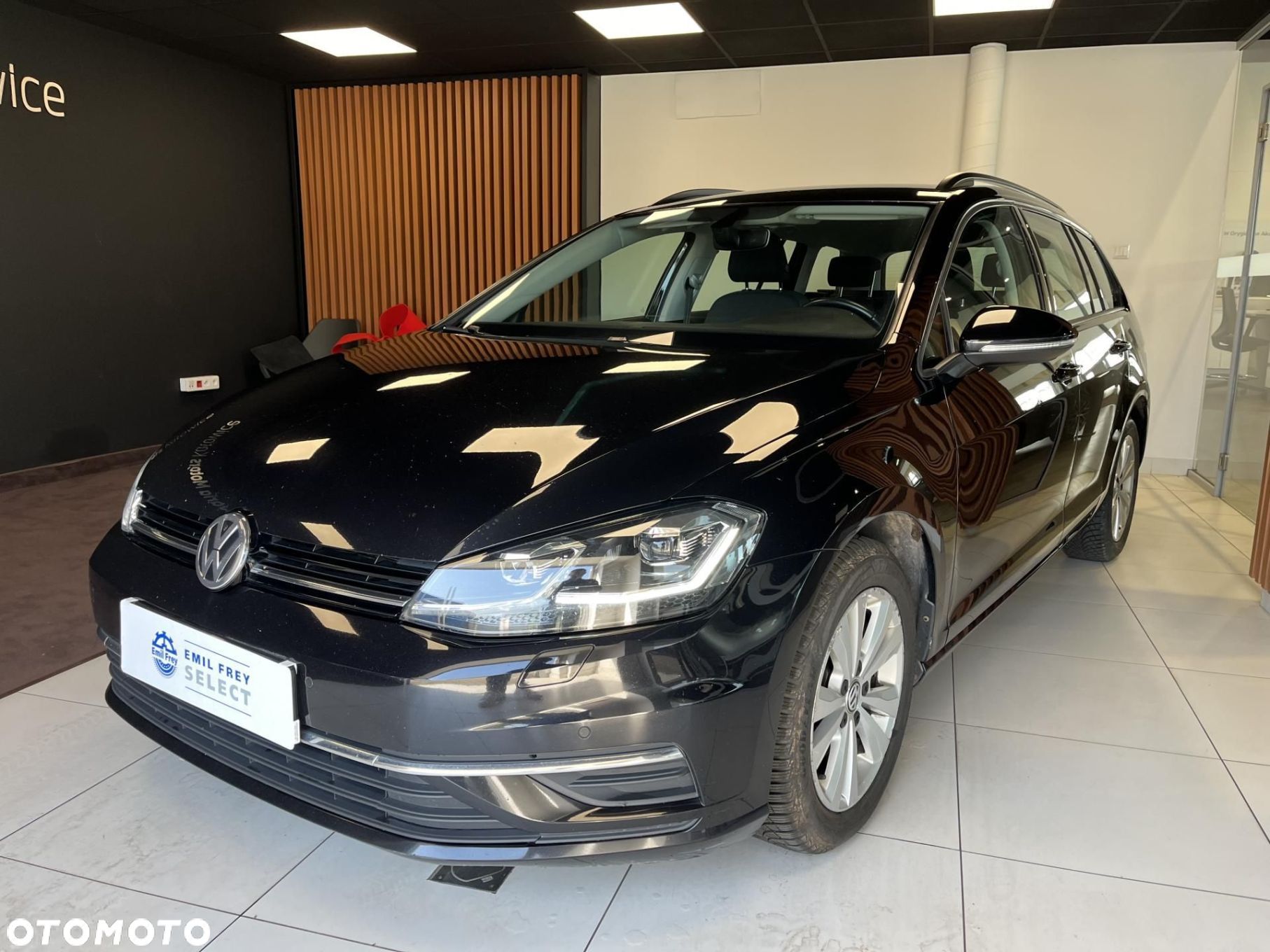 Volkswagen Golf - 1