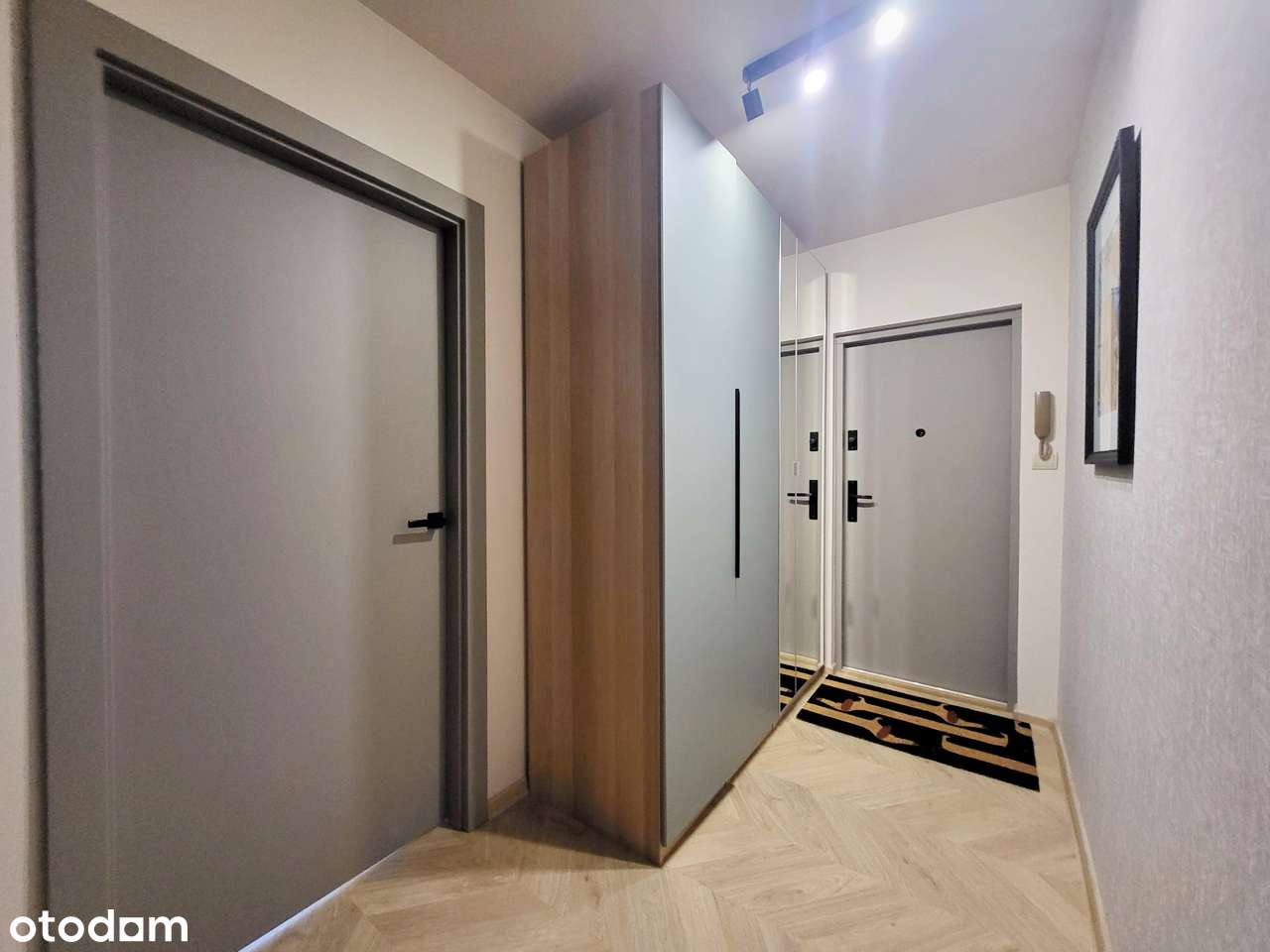 BEZ PROWIZJI! Wyremontowane 2 pokoje z oddzielną kuchnią i loggią-7