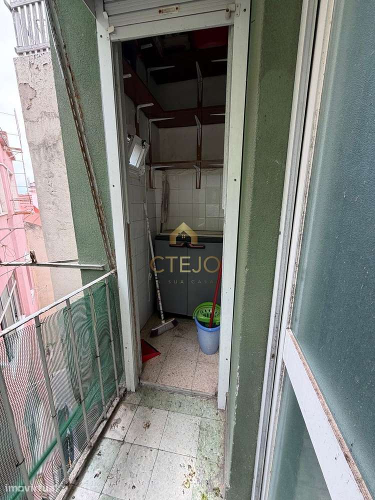 Apartamento T3 com vistas urbanas em Penha de França, Lisboa-11