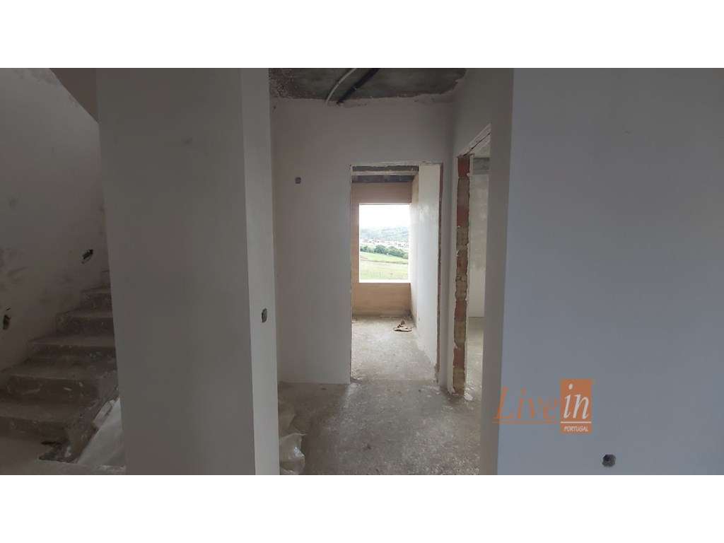 Moradia T4 Nova com Piscina e Jardim em Condomínio Privado em Mafra-7