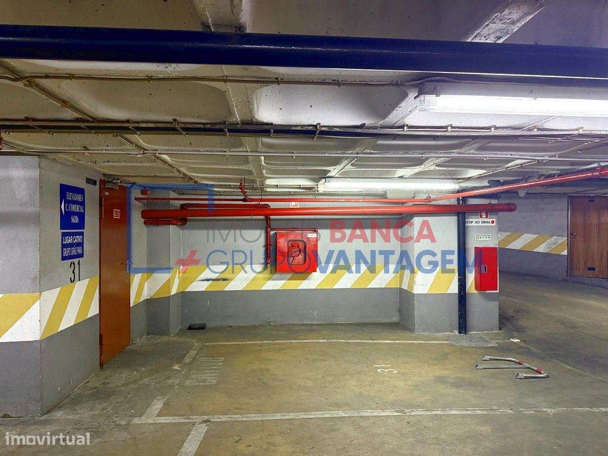 LUGAR DE PARQUEAMENTO - CHIADO - Grande imagem: 2/8