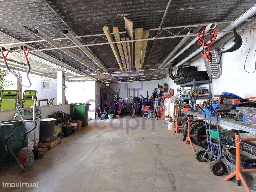 Moradia T2+1 com Garagem e Quintal em Olhão-8