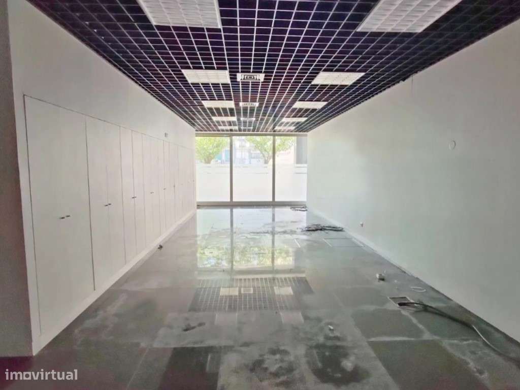 Loja c/ 325 m2 em pleno centro do Porto - Grande imagem: 1/12