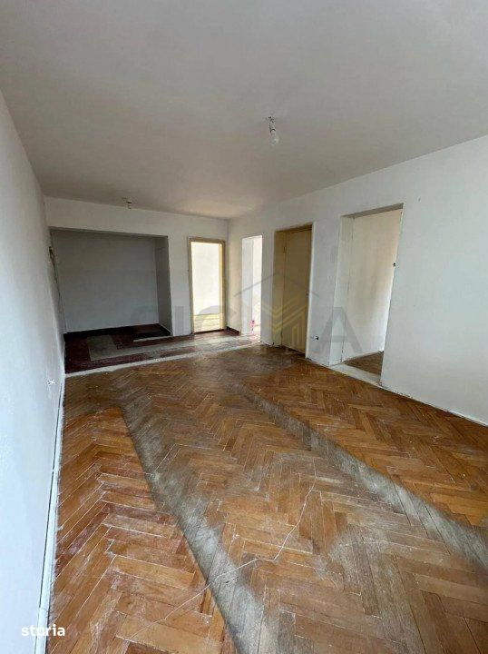 Apartament cu 3 camere de vanzare in Plopilor!